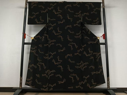 平和屋着物▽浦野理一　型染　小紋　単衣　松　黒地　鬼しぼ縮緬　正絹　逸品　AABJ8375jh