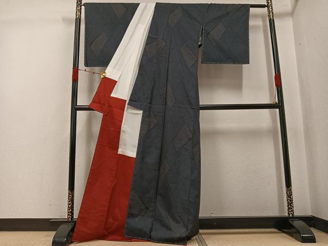 平和屋着物●本場大島紬　古代染色純泥染　一元絣　吉祥文　証紙付き　川畑郁雄作　正絹　逸品　未使用　AABJ8409ph