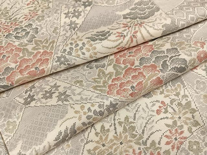 平和屋着物●本場大島紬　白大島　カタス9マルキ　地紙花文　正絹　逸品　未使用　AABJ8428ph
