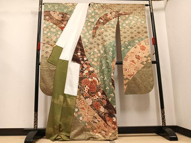 平和屋着物●英王室献上友禅作家　木下勝功　振袖　駒刺繍　花鼓舞蝶宝づくし　金彩　正絹　逸品　AABJ8431ph