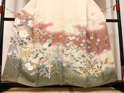 平和屋着物●京友禅作家　山科春宣　訪問着　草花文　暈し染め　丹後ちりめん　反端付き　正絹　逸品　未使用　AABJ8450ph