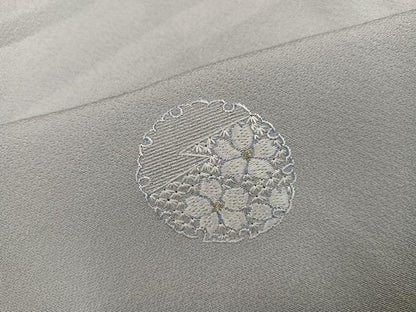 平和屋着物●上質な小紋　中国三大刺繍　汕頭刺繍　スワトウ刺繍　総刺繍　雪輪草花文　利休白茶色　金糸　正絹　逸品　AABJ8476ph