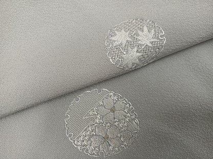 平和屋着物●上質な小紋　中国三大刺繍　汕頭刺繍　スワトウ刺繍　総刺繍　雪輪草花文　利休白茶色　金糸　正絹　逸品　AABJ8476ph