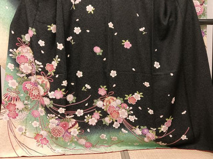 平和屋着物●豪華振袖　花毬文　暈し染め　黒地　金彩　金通し地　正絹　逸品　AABJ8513ph