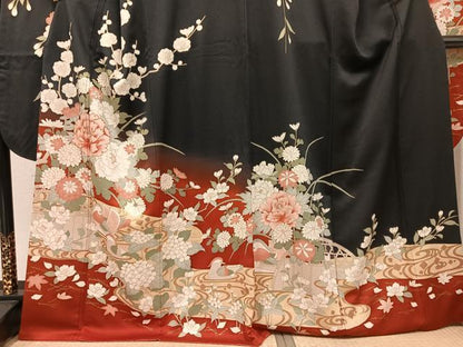 平和屋着物●豪華振袖　駒刺繍　鴛鴦花文　暈し染め　黒地　金彩　正絹　逸品　AABJ8524ph