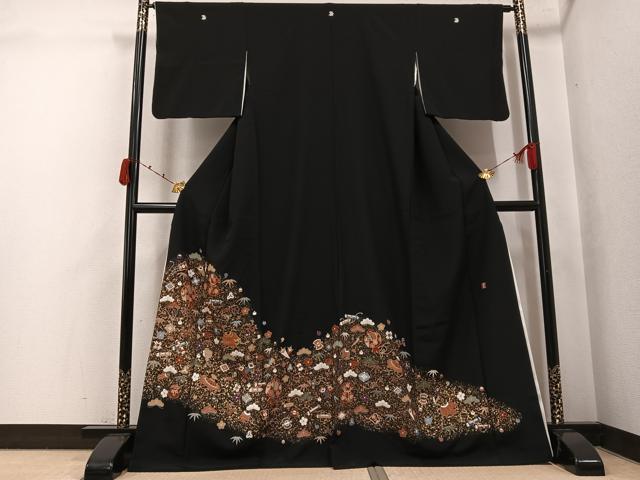 平和屋着物●豪華黒留袖　作家物　駒刺繍　宝尽くし　金彩　正絹　逸品　AABJ8555ph