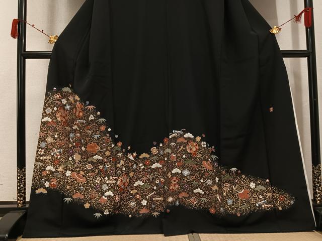 平和屋着物●豪華黒留袖　作家物　駒刺繍　宝尽くし　金彩　正絹　逸品　AABJ8555ph
