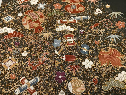 平和屋着物●豪華黒留袖　作家物　駒刺繍　宝尽くし　金彩　正絹　逸品　AABJ8555ph
