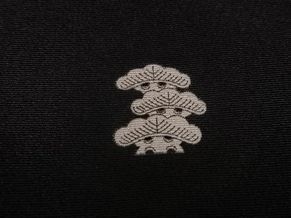 平和屋着物●豪華黒留袖　作家物　駒刺繍　宝尽くし　金彩　正絹　逸品　AABJ8555ph