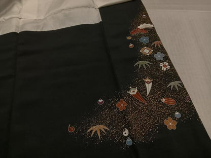 平和屋着物●豪華黒留袖　作家物　駒刺繍　宝尽くし　金彩　正絹　逸品　AABJ8555ph