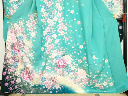 平和屋着物●豪華振袖　駒刺繍　花蝶毬文　暈し染め　金彩　銀通し地　正絹　逸品　AABJ8603cs