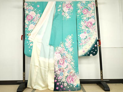 平和屋着物●豪華振袖　駒刺繍　花蝶毬文　暈し染め　金彩　銀通し地　正絹　逸品　AABJ8603cs