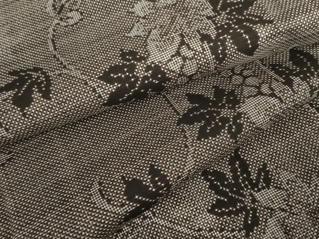 平和屋着物●本場大島紬　泥染め　一元7マルキ　葡萄唐草文　正絹　逸品　未使用　AABJ8608cs
