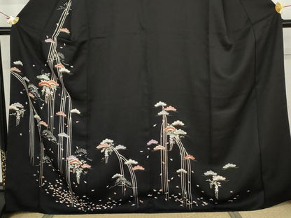 平和屋着物●訪問着　駒刺繍　松　黒地　金銀彩　正絹　逸品　AABJ8609cs