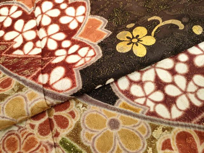平和屋着物●豪華振袖　舞桜文　暈し染め　金糸　金彩　金通し地　正絹　逸品　AABJ8627cs