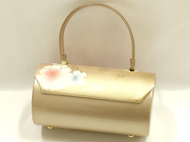 平和屋着物▼和装小物　和装バッグ　振袖用　ハンドバッグ　エナメル　雪輪花文　金彩　マグネット式　逸品　AABJ8943ay