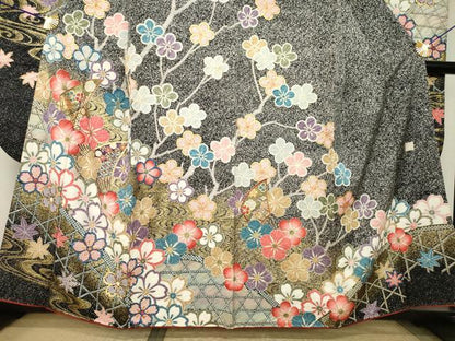 平和屋着物●豪華振袖　作家物　流水花文　黒地　金彩　正絹　逸品　AABJ9265ck