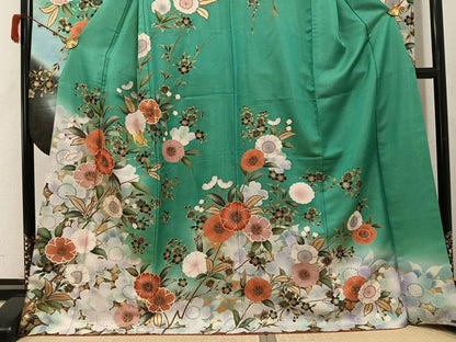 平和屋着物●豪華振袖　駒刺繍　花蝶文　暈し染め　金彩　金通し地　正絹　逸品　AABJ9314ph
