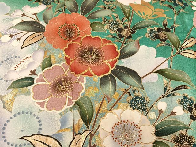 平和屋着物●豪華振袖　駒刺繍　花蝶文　暈し染め　金彩　金通し地　正絹　逸品　AABJ9314ph