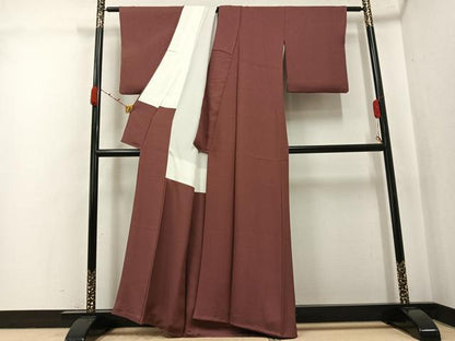 平和屋着物●上質な色無地　作家物　花唐草地紋　蘇芳香色　正絹　逸品　AABJ9317ph