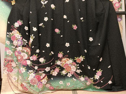 平和屋着物●豪華振袖　花毬文　黒地　金彩　金通し地　正絹　逸品　AABJ9318ph