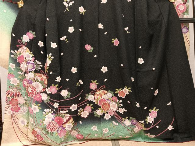 平和屋着物●豪華振袖　花毬文　黒地　金彩　金通し地　正絹　逸品　AABJ9318ph