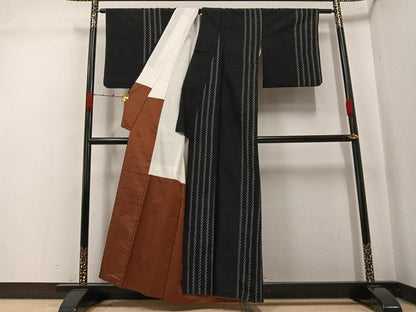 平和屋着物●上質な紬　間道　黒地　正絹　逸品　AABJ9341ph