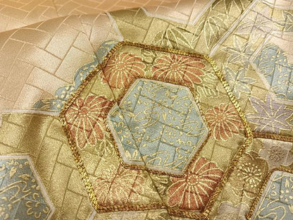 平和屋着物●色留訪問着　駒刺繍　亀甲草花文　金彩　正絹　逸品　AABJ9352ph