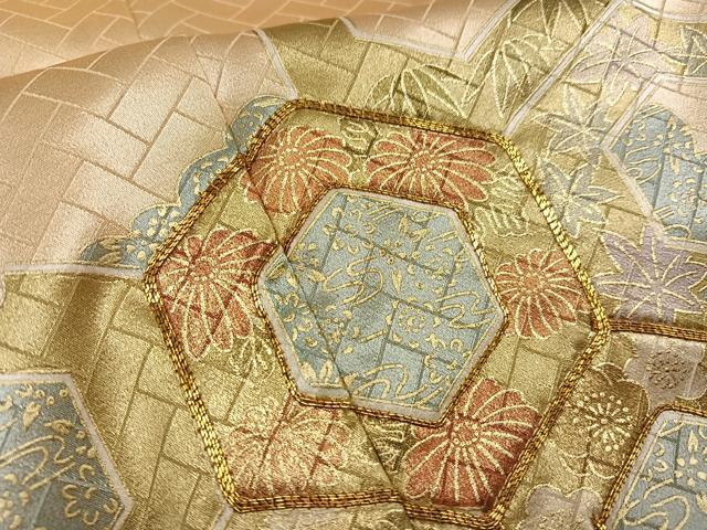 平和屋着物●色留訪問着　駒刺繍　亀甲草花文　金彩　正絹　逸品　AABJ9352ph