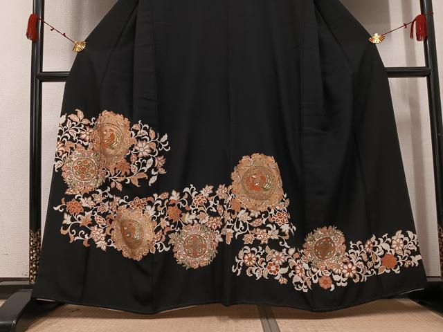 平和屋着物●豪華黒留袖　駒刺繍　鳳凰花唐草文　金彩　正絹　逸品　AABJ9357ph