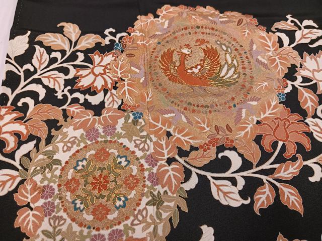 平和屋着物●豪華黒留袖　駒刺繍　鳳凰花唐草文　金彩　正絹　逸品　AABJ9357ph