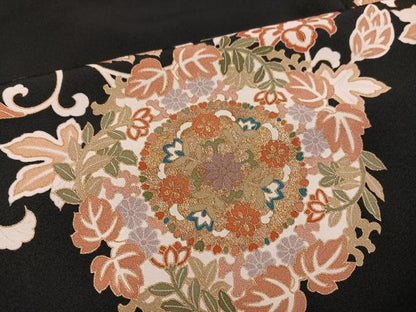 平和屋着物●豪華黒留袖　駒刺繍　鳳凰花唐草文　金彩　正絹　逸品　AABJ9357ph