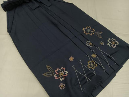 平和屋着物●女性　行灯袴　刺繍　舞桜文　金銀糸　洗える着物　未使用　AABJ9366ph
