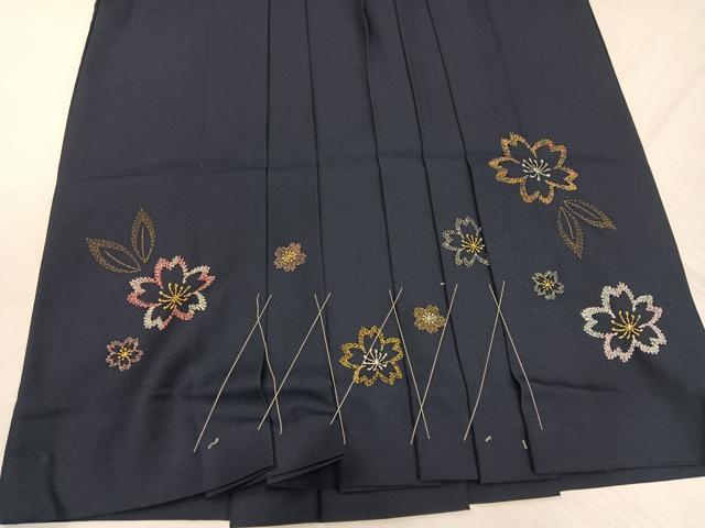 平和屋着物●女性　行灯袴　刺繍　舞桜文　金銀糸　洗える着物　未使用　AABJ9366ph