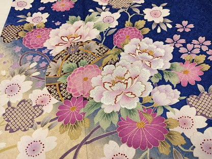 平和屋着物●豪華振袖　刺繍　花毬文　暈し染め　金彩　銀通し地　正絹　逸品　AABJ9411ph