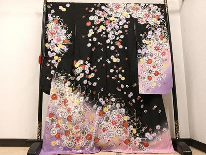 平和屋着物●豪華振袖　舞花文　暈し染め　黒地　銀彩　銀通し地　正絹　逸品　AABJ9422ph