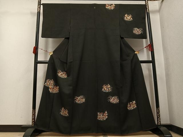 平和屋着物●訪問着　刺繍　草花文　黒地　金彩　正絹　逸品　AABJ9433ph
