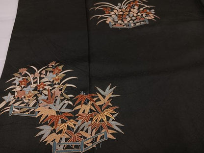 平和屋着物●訪問着　刺繍　草花文　黒地　金彩　正絹　逸品　AABJ9433ph