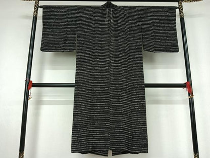 平和屋着物▽道中着　スリーシーズン　春夏秋　塵除け　横段楽器文　黒地　ロング丈　正絹　逸品　AABJ9623jh