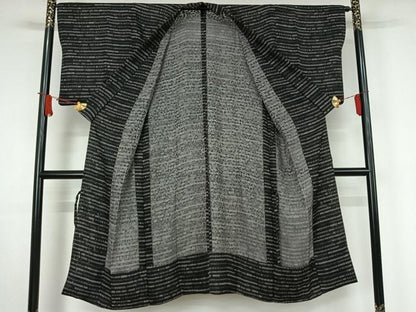 平和屋着物▽道中着　スリーシーズン　春夏秋　塵除け　横段楽器文　黒地　ロング丈　正絹　逸品　AABJ9623jh