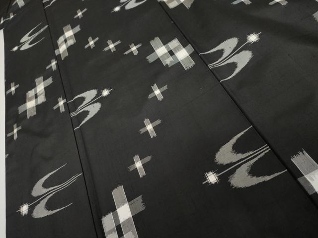 平和屋着物●上質な紬　琉球絣文様　黒地　正絹　逸品　AABJ9911cs