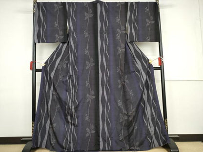 平和屋着物●結城紬　80亀甲　南天枝葉文　正絹　逸品　AABJ9940cs