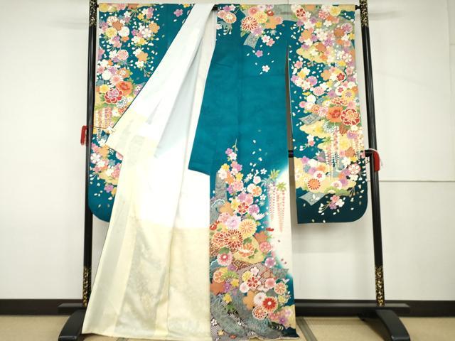 平和屋着物●豪華振袖　駒刺繍　束ね熨斗花蝶文　暈し染め　金彩　銀通し地　正絹　逸品　AABJ9964cs