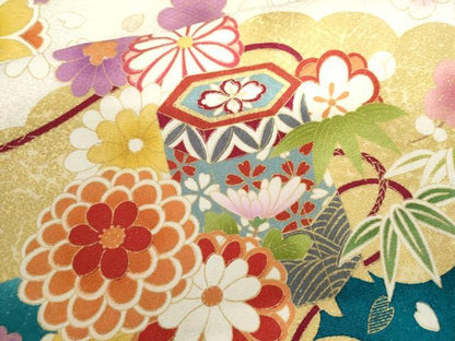 平和屋着物●豪華振袖　駒刺繍　束ね熨斗花蝶文　暈し染め　金彩　銀通し地　正絹　逸品　AABJ9964cs
