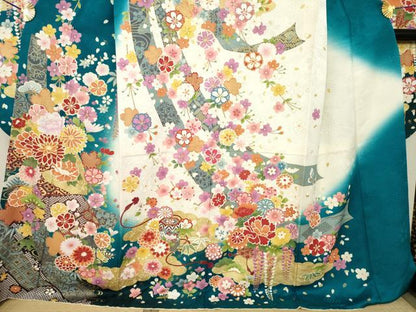 平和屋着物●豪華振袖　駒刺繍　蔓帯吉祥花文　金彩　銀通し地　ロング丈　正絹　逸品　AABK0101ck