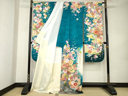 平和屋着物●豪華振袖　駒刺繍　蔓帯吉祥花文　金彩　銀通し地　ロング丈　正絹　逸品　AABK0101ck