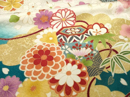 平和屋着物●豪華振袖　駒刺繍　蔓帯吉祥花文　金彩　銀通し地　ロング丈　正絹　逸品　AABK0101ck