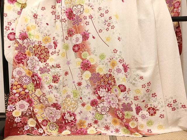 平和屋着物●豪華振袖　刺繍　花尽くし　暈し染め　金銀彩　銀通し地　正絹　逸品　AABK0166ph