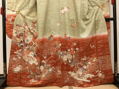 平和屋着物●豪華振袖　駒刺繍　花筏舞蝶文　暈し染め　金彩　正絹　逸品　AABK0205ph