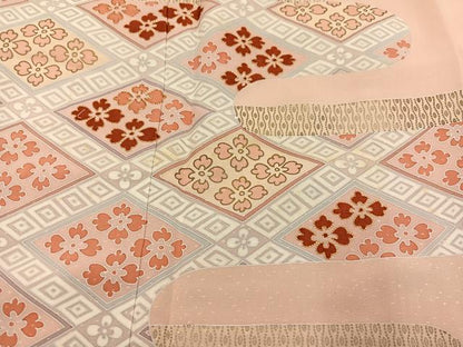 平和屋着物●創業460年・千總　色留袖　駒刺繍　花菱文　金彩　正絹　逸品　AABK0209ph
